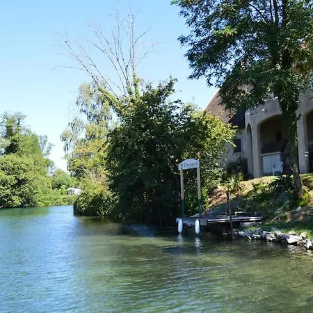 O Pied Dans L'o, Pieds Dans L'eau A Proximite Du Du Bourget / Aix Les Bains Villa